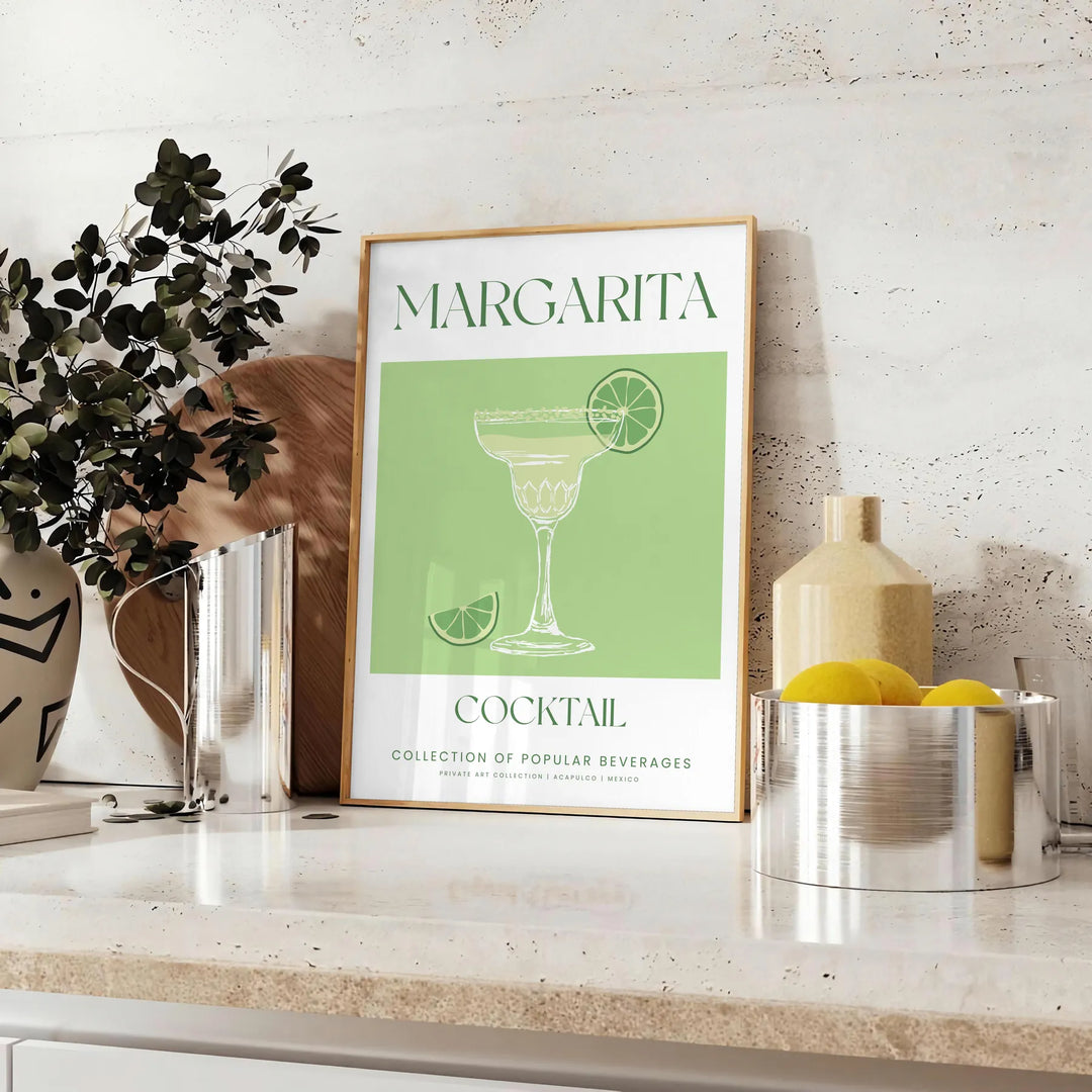 Uma ilustração colorida de um coquetel margarita com tons verdes e brancos - sobre uma bancada com eucalipto e uma taça de limões