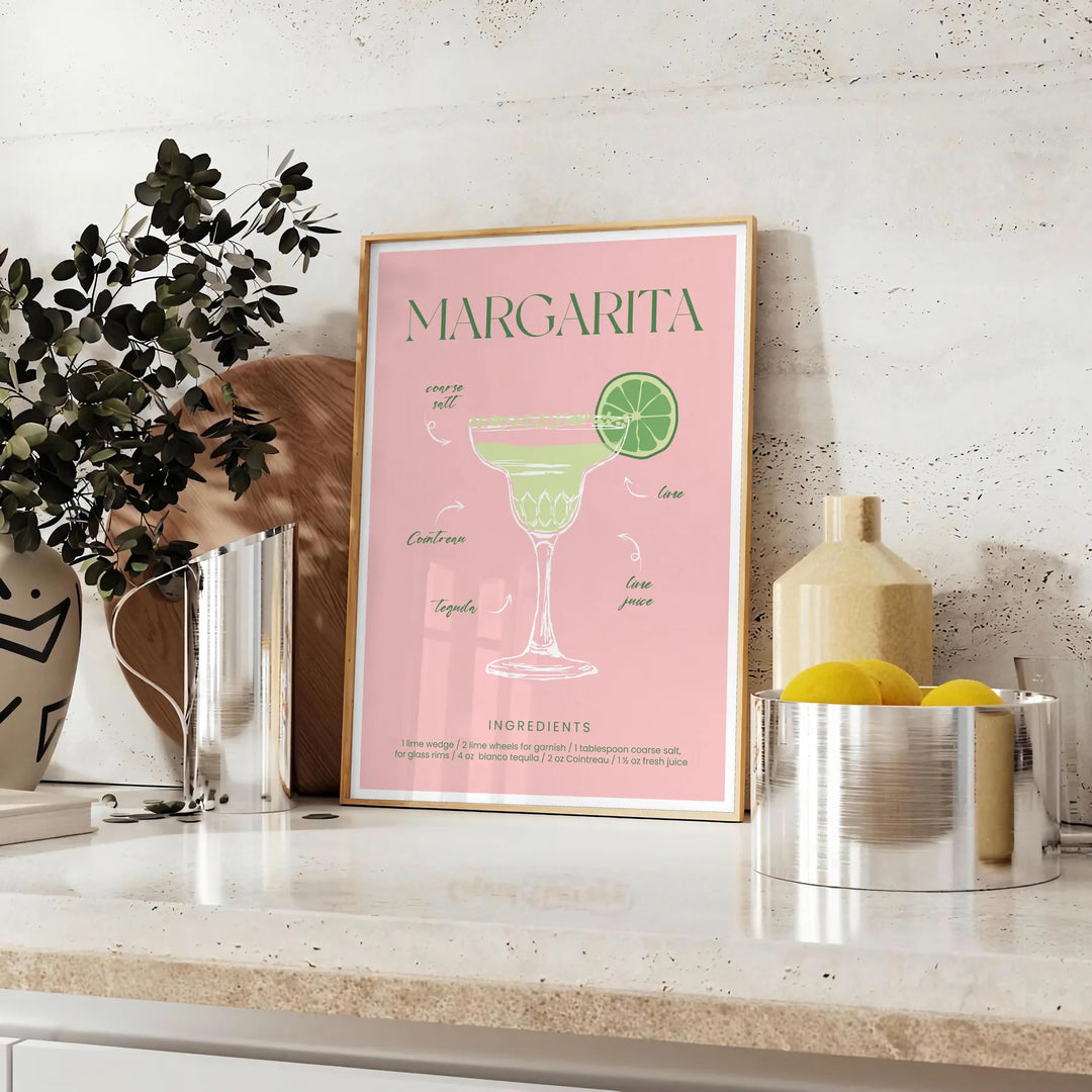 Uma ilustração colorida de um coquetel Margarita com tons verdes e laranjas - sobre uma bancada com eucalipto e uma taça de limões