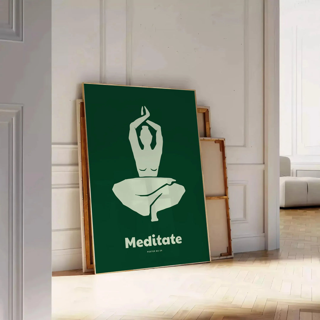 Una escena de yoga serena con una figura meditativa en tonos verdes y grises - apoyado en un suelo de espiga contra una pared de molduras