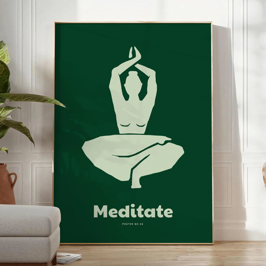 Una escena de yoga serena con una figura meditativa en tonos verdes y grises - en una habitación luminosa y minimalista con planta y sillón