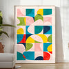 composição abstrata com formas azuis e laranjas em um estilo moderno - num quarto luminoso e minimalista com planta e poltrona
