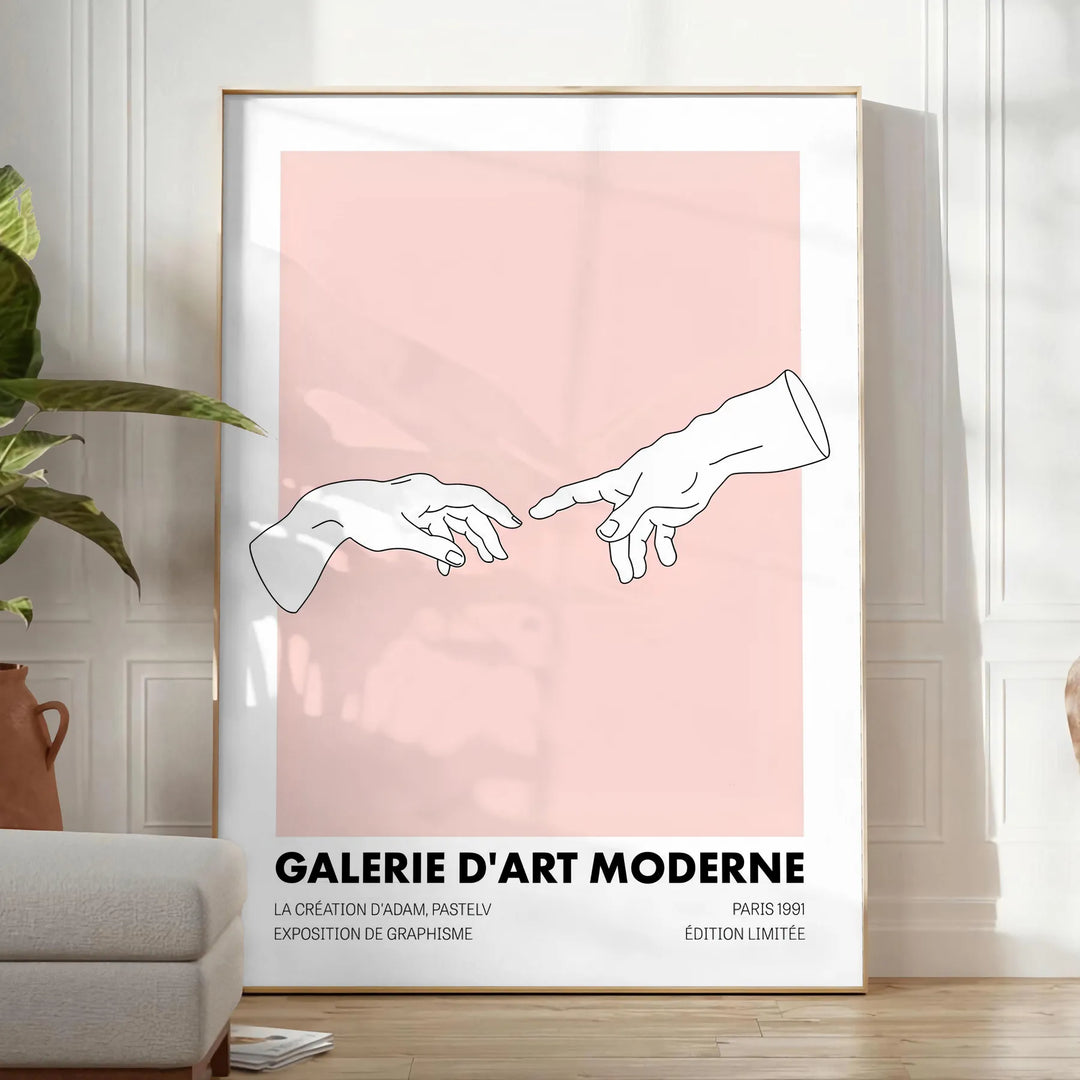 Abstrakt modern konst med svarta och orangea former - i ett ljust minimalistiskt rum med växt och fåtölj