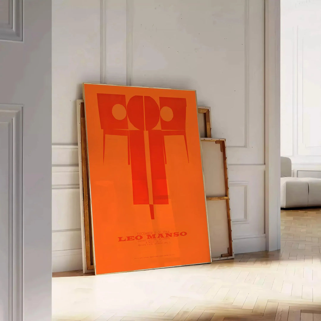 Composição abstrata com cores laranja e vermelha em um estilo moderno - encostado num chão de espinha contra uma parede de painéis