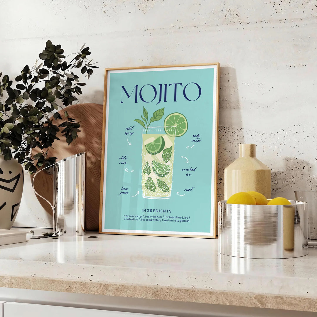 Un'illustrazione colorata di un cocktail mojito con menta e lime. - su un piano con eucalipto e una ciotola di limoni