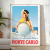 Vintage Reiseposter von Monte Carlo mit gelben und blauen Farbtönen - in einem hellen minimalistischen Raum mit Pflanze und Sessel