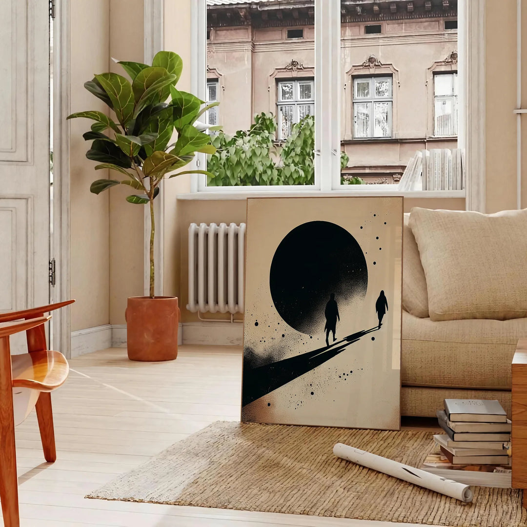 Minimalistyczny design z sylwetką człowieka na czarnym i zielonym tle - w paryskim salonie z sofą i fikusem