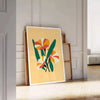 Representación abstracta de la naturaleza con tonos verdes y naranjas - apoyado en un suelo de espiga contra una pared de molduras