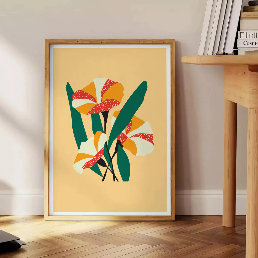Representación abstracta de la naturaleza con tonos verdes y naranjas - junto a una mesa auxiliar redonda de madera con libros
