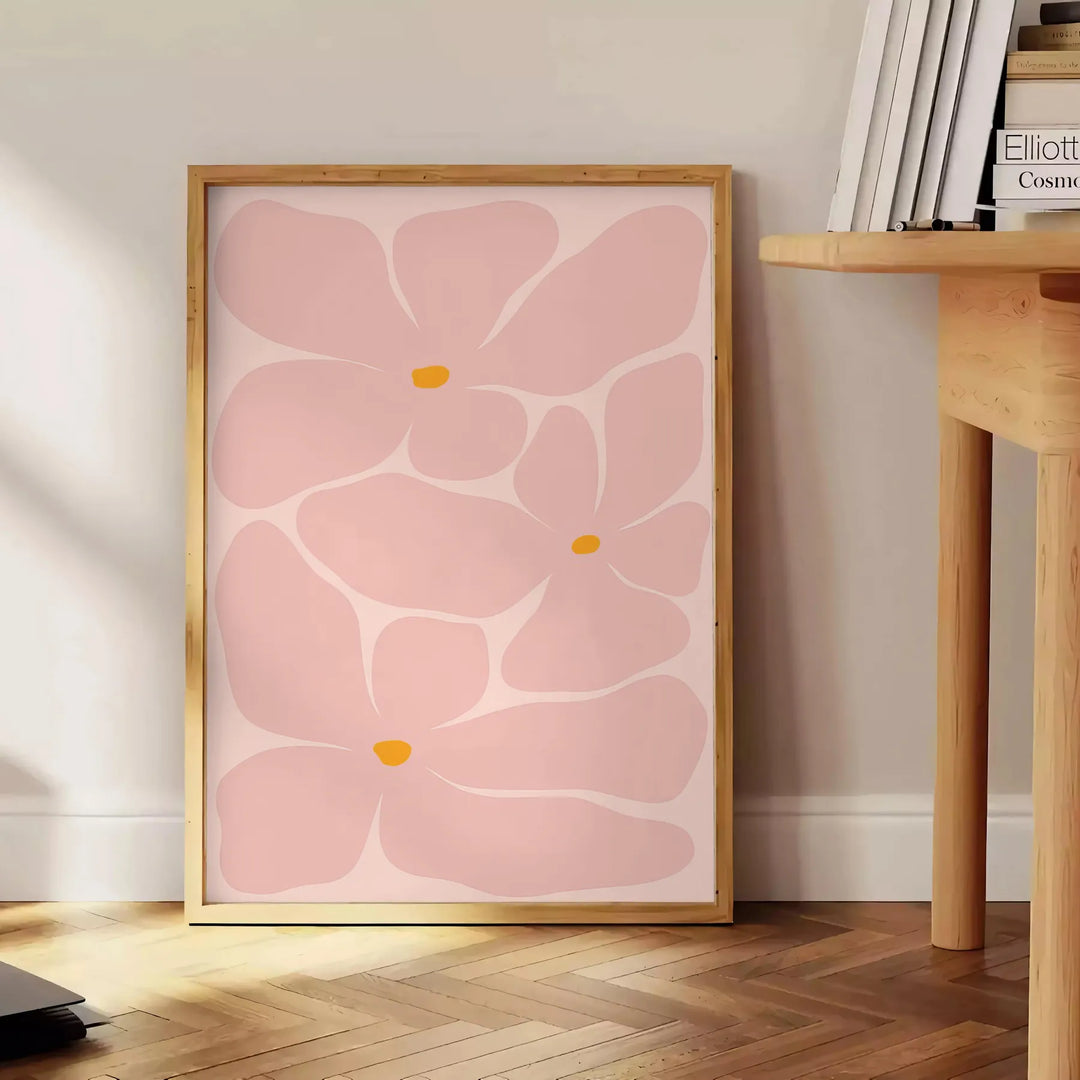 Escena abstracta de la naturaleza con tonos cálidos de naranja y amarillo - junto a una mesa auxiliar redonda de madera con libros