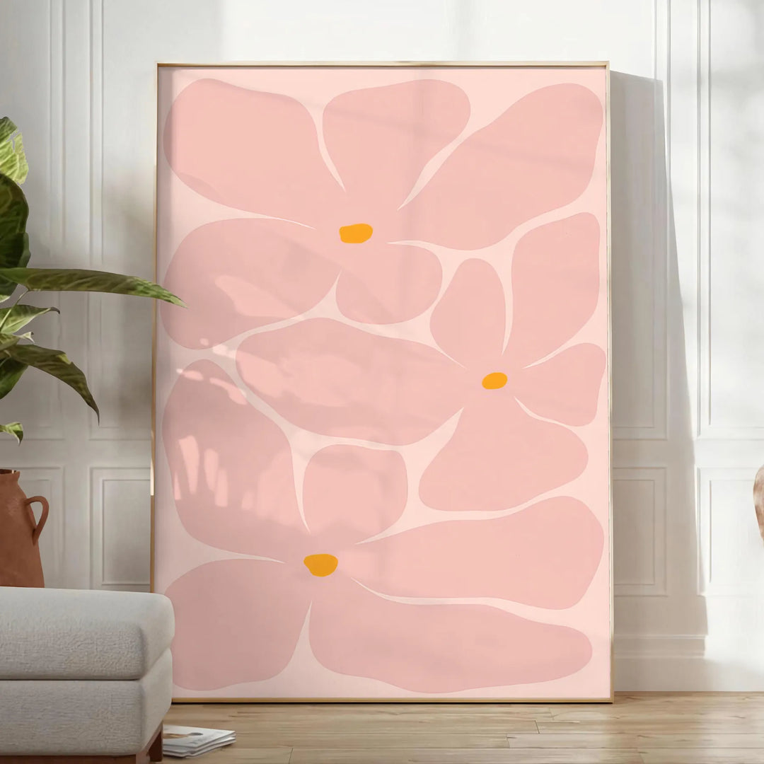 Escena abstracta de la naturaleza con tonos cálidos de naranja y amarillo - en una habitación luminosa y minimalista con planta y sillón