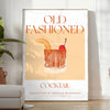 Vintage Illustration eines Old Fashioned Cocktails mit orange und roten Farbtönen - in einem hellen minimalistischen Raum mit Pflanze und Sessel