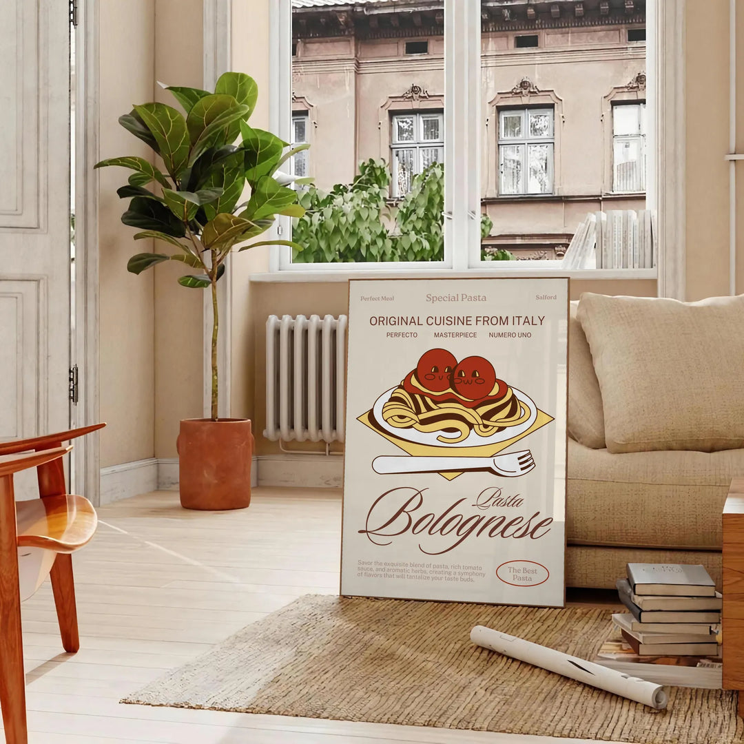 Illustrazione di Pasta Bolognese in tonalità calde di marrone e arancione - in un soggiorno parigino con divano e un ficus