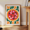 Un'illustrazione colorata di una pizza con condimenti, con tonalità verdi e arancioni. - accanto a un tavolino rotondo in legno con libri