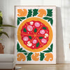 Un'illustrazione colorata di una pizza con condimenti, con tonalità verdi e arancioni. - in una stanza luminosa e minimalista con pianta e poltrona