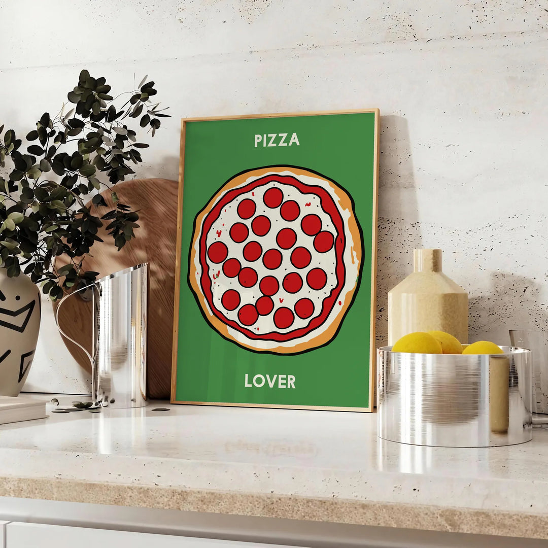 Illustrazione di una pizza con ingredienti colorati su uno sfondo scuro di cucina - su un piano con eucalipto e una ciotola di limoni