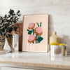 Illustration de plante luxuriante verte avec des accents orange sur un fond sombre - sur un plan de travail avec eucalyptus et coupe de citrons