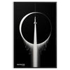 Ein elegantes schwarzes und graues Poster mit einer detaillierten Illustration einer Rakete vor einem kosmischen Hintergrund - in einem schwarzen Rahmen