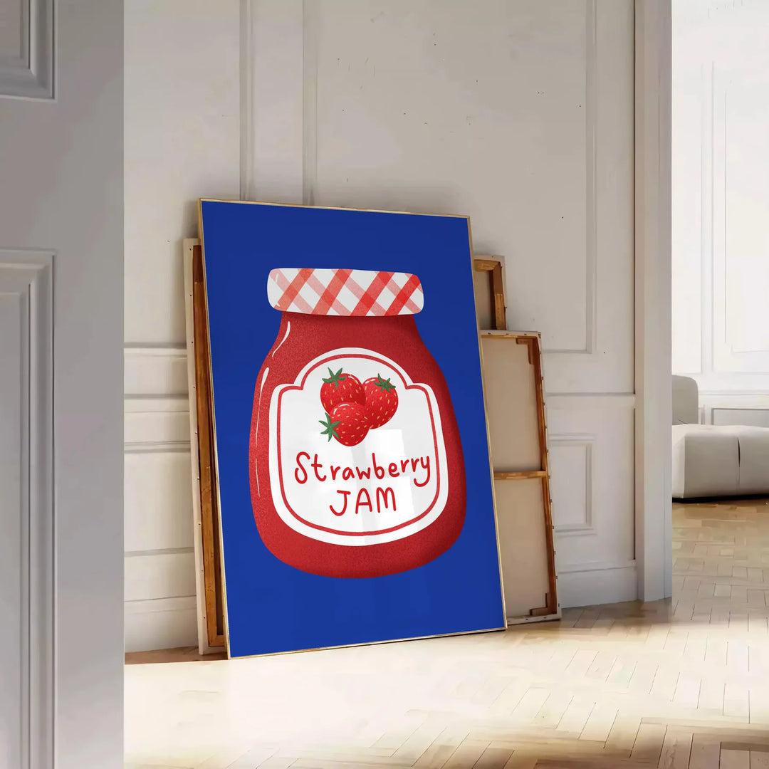 Una scena di cucina con barattoli di marmellata di fragole in toni blu e marrone - appoggiato su un pavimento a spina di pesce contro una parete a pannelli