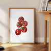 Illustration von reifen Tomaten auf einer Holzoberfläche mit erdigen Brauntönen und üppigem Grün - neben einem runden Beistelltisch aus Holz mit Büchern