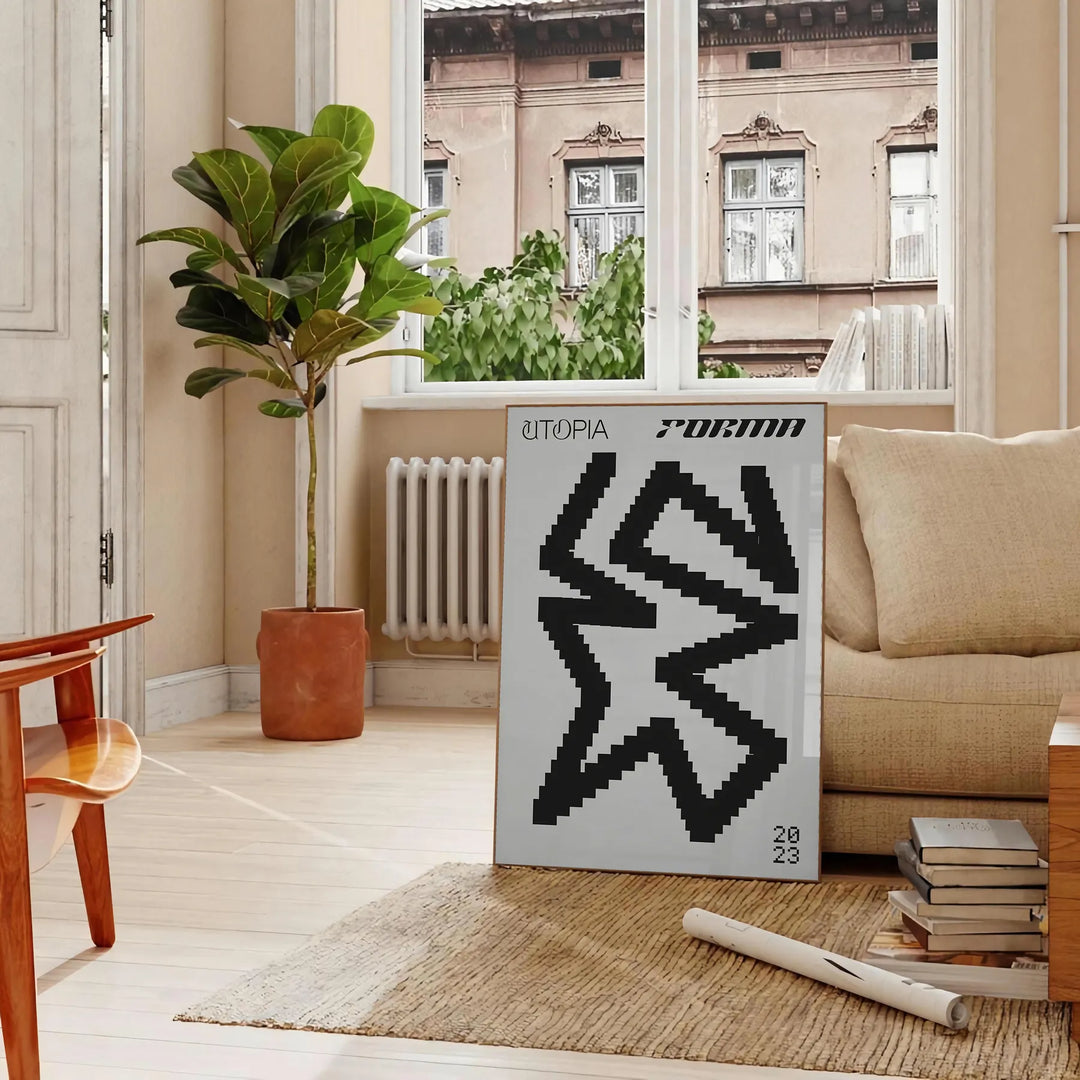 Composição abstrata com formas pretas e azuis representando uma utopia moderna - numa sala parisiense com sofá e um ficus