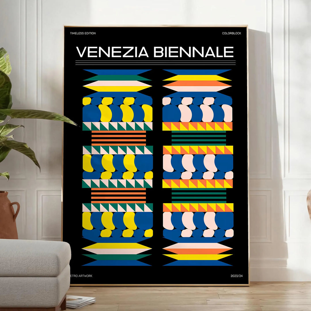 Póster de arte moderno con colores negros y amarillos audaces inspirado en la Bienal de Venecia - en una habitación luminosa y minimalista con planta y sillón