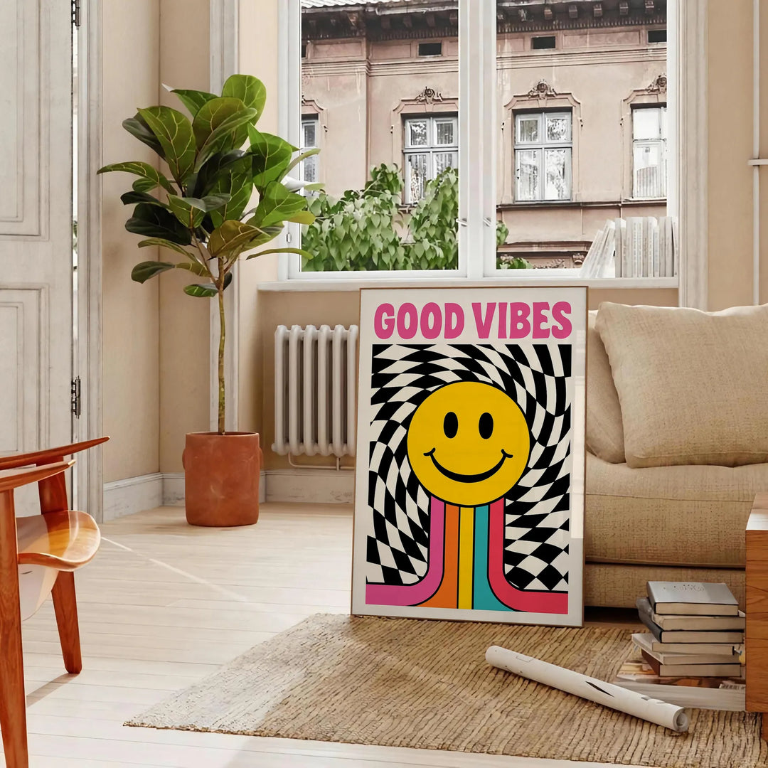 白とオレンジのタイポグラフィで書かれた「Good Vibes」のミニマリストポスター