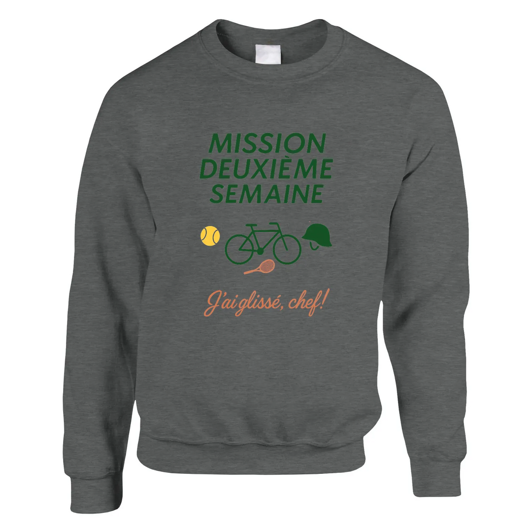 Sweater featuring a graphic print of tennis elements and the text Mission 2ème Semaine