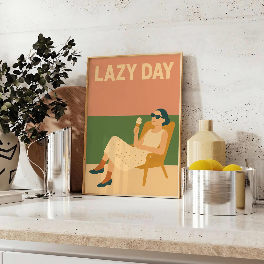 Abstrakt illustration av en liggande figur i orange och gula nyanser