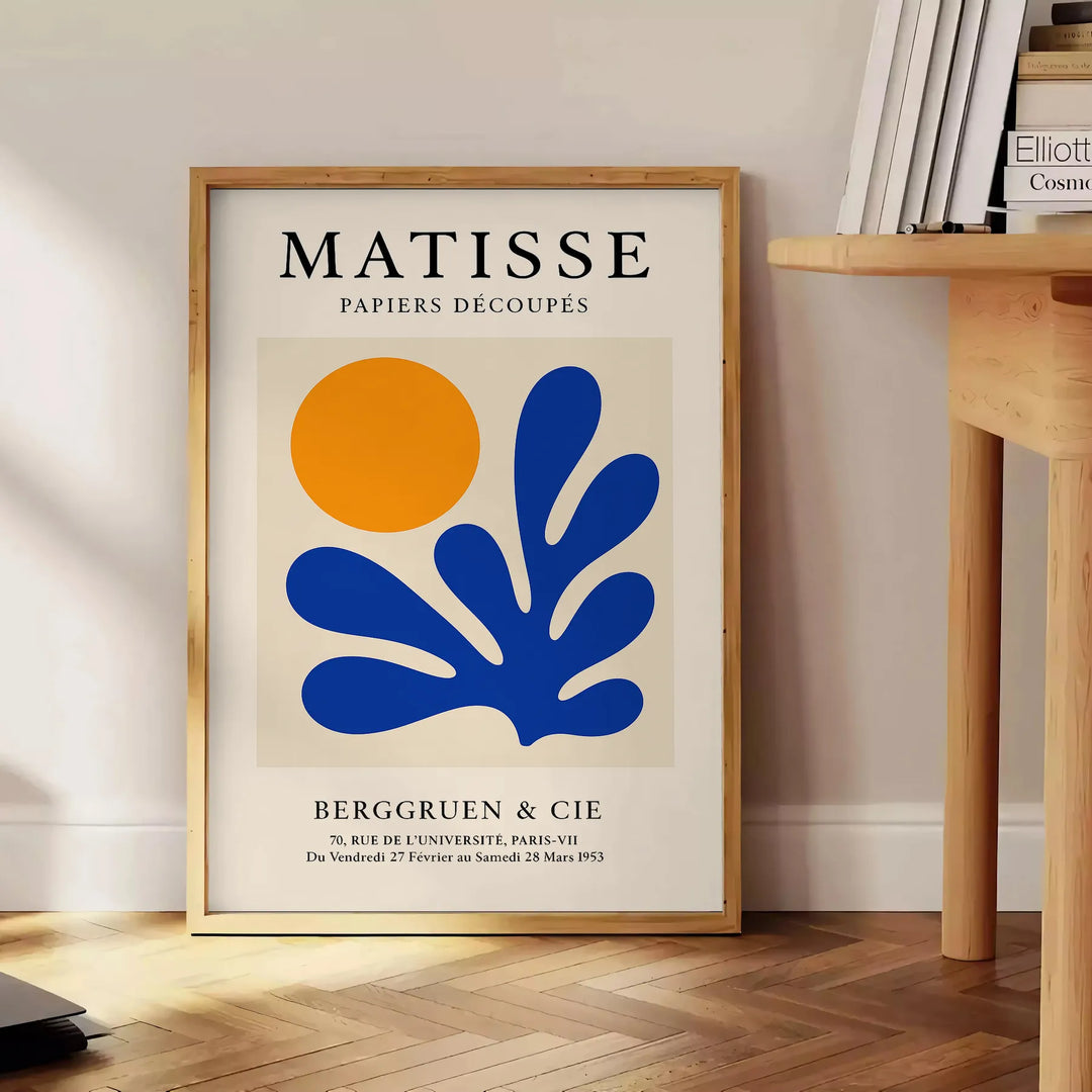 Abstrakte Schnittpapierkomposition in Orange und Weiß inspiriert von Matisse