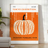 Το έργο Pumpkin Forever της Yayoi Kusama με μια κίτρινη κολοκύθα και μαύρες κουκίδες