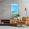 En panoramavy av Dubais skyline vid skymningen, med moderna skyskrapor och en gradient av blått och grått. - i en svart ram