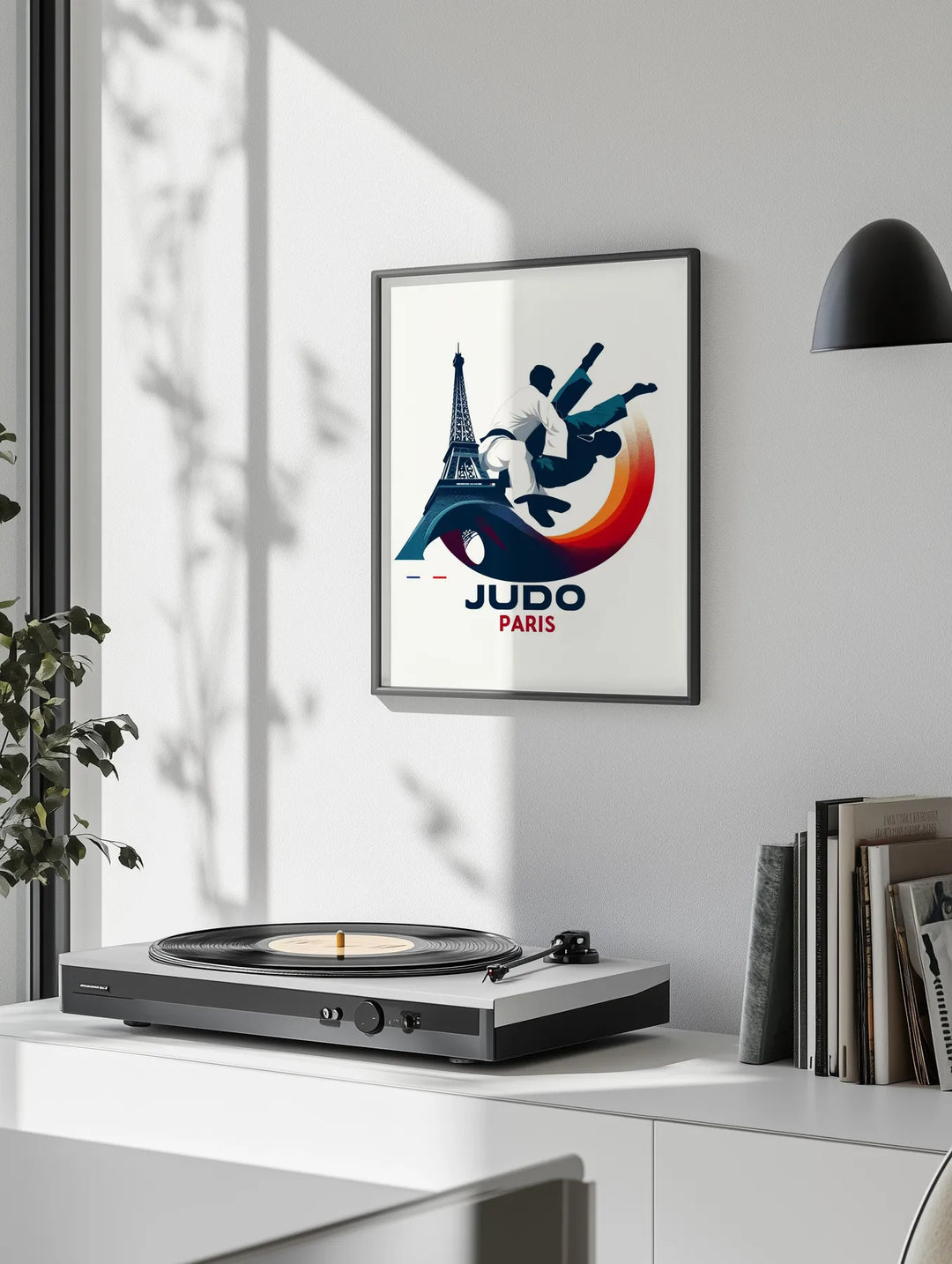 Pôster com ilustração estilizada de judo tema Paris, design gráfico marcante